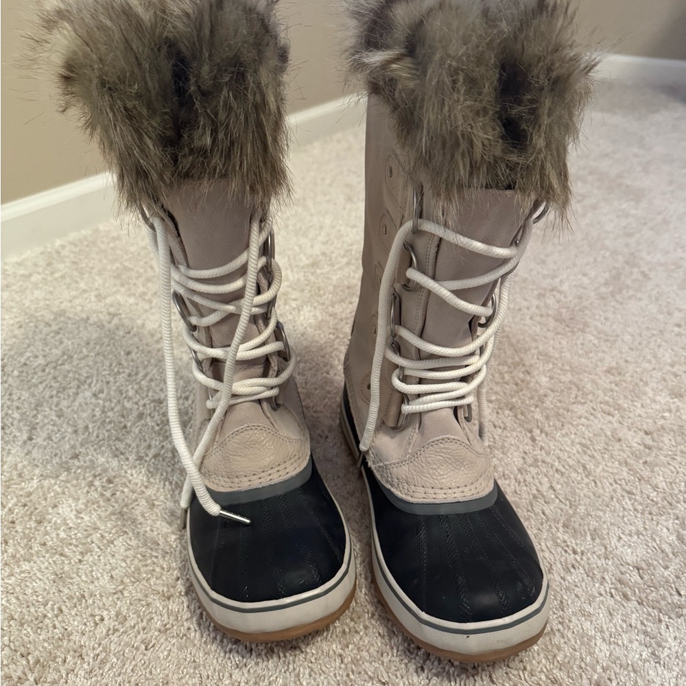 Women's Beige and Black Fur-Lined Boots